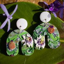 Load image into Gallery viewer, Passionflower